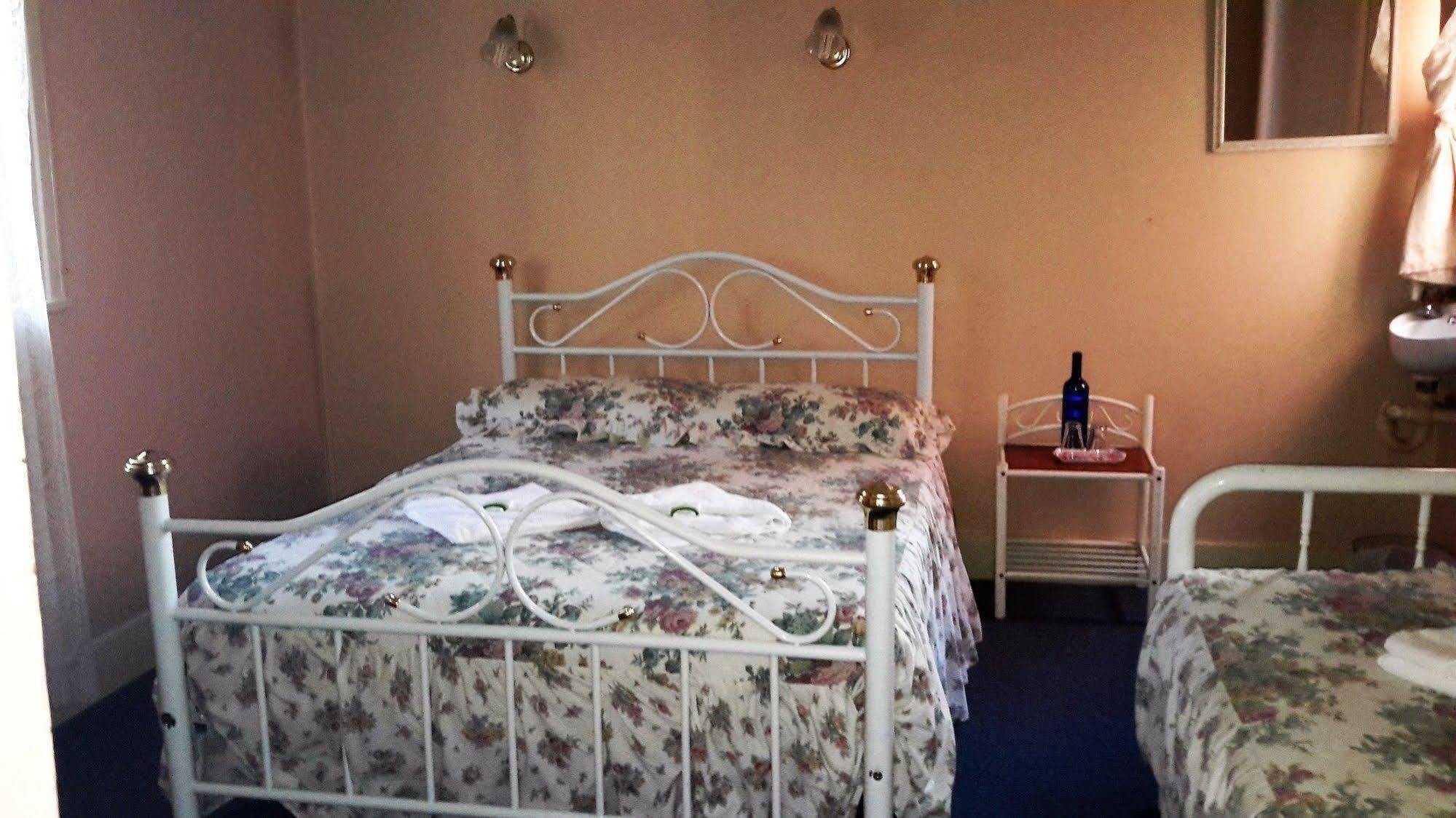 Annie'S Shandon Inn บริสเบน ภายนอก รูปภาพ